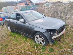 Mercedes c clas 2011 se vinde pentru piese  - imagine 2