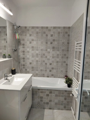 De vanzare apartament  3 Camere Micro 16 – Renovat, Mobilat, Etaj 2 - imagine 18