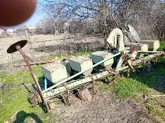 Vând semănătoare de porumb funcțională 