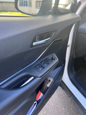 Toyota C-HR Hybrid 2019, unic proprietar - imagine 8