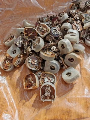 vand semi reglabile 7 lei bucata mai multe detalii in privat 