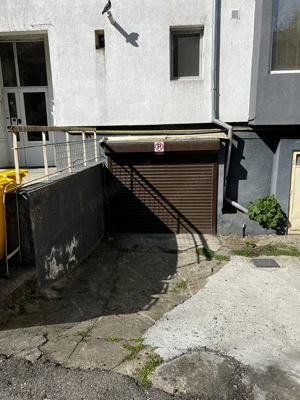 Proprietar inchiriez garaj sub bloc.