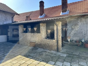 Casă spațioasă într-o zonă liniștită – curte amenajată cu filigorie, piscină. - imagine 12