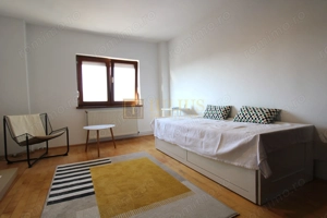 Corneliu Copusul, o camera, centrala proprie.