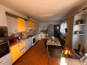 Casă spațioasă cu 3 dormitoare, două terase și două fronturi–15 km de Bistrita - imagine 9