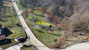 Teren de vânzare în comuna Valea Iasului, sat Cerbureni, județ Argeș.