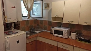 Garsonieră în vilă, terasă 10 mp, curte proprie, mobilată complet, Baba Novac