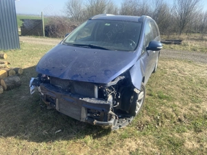 Mitsubishi Grandis 2010 Avariat - imagine 2