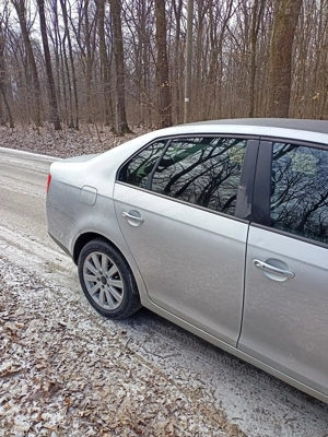 Vw Jetta an 2006, motor 1896cmc diesel, volan dreapta  - imagine 4