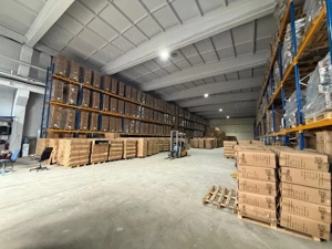 Hala in zona Titan, in apropiere de metrou