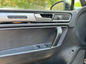 Volkswagen Tuareg 3.0 V TDI - imagine 7