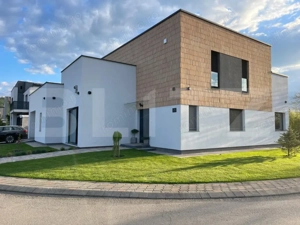 Casa premium, 5 camere, 243 mp utili, 665 mp de teren,  acces restrictionat