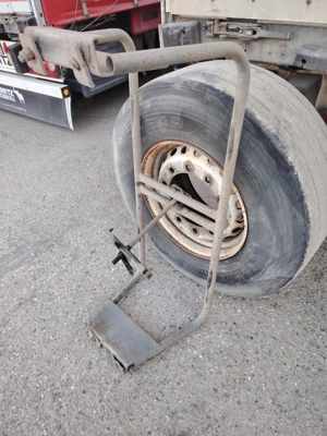 Suport roata rezerva semiremorca  - imagine 2