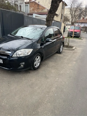 Toyota auris hybrid cu gaz