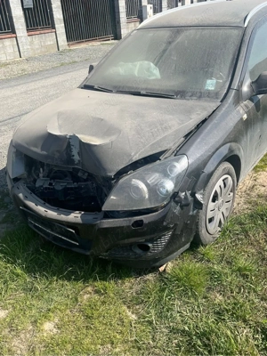 Opel Astra 2010 1.7 cdti Avariat - imagine 4