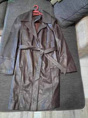 Vând Jachetă din Piele Naturală pentru femei NOUĂ, preț  1650 lei.