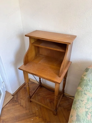 Mobila vechie de lemn