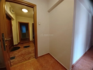 V #226;nzare Apartament 3 camere - Pia #539; #259; Victoriei   Sfin #539;ii Voievozi - imagine 14