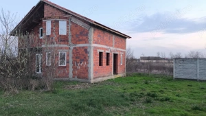 Casa in rosu la Dudestii Vechi