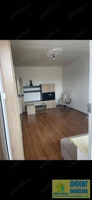 De vanzare, apartament 2 camere, decomandat, gaze, zona Casa de Cultura - imagine 2