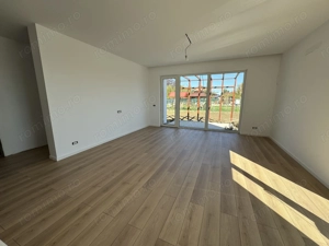 Strada asfaltata. Zona Cora . Finisat la cheie 