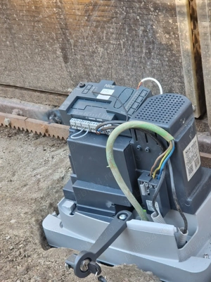 montare si reparatii bariere,usi de garaj  - imagine 4