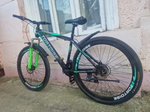 bicicleta Tortoise roti 28 frane disc 21 viteze jante duble cauciucuri originale stare foarte buna 