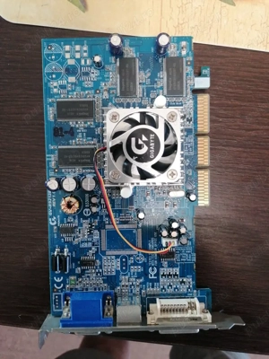 Placa video ati radeon 9200 gigabyte 