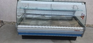 Vand vitrina mezeluri