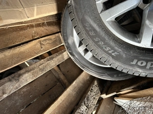 Patru genți cu anvelope de vară 215 65 R16 preț 1550 lei negociabil  - imagine 3