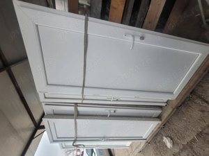 Vand usi din pvc-aluminiu, albe si gri DE EXTERIOR, si usi albe de interior pline cu panel, 780 lei.