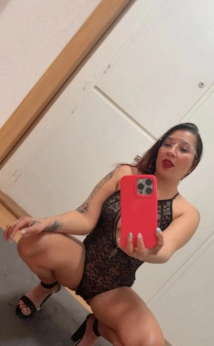 Sunt a ta ! Fantezii și masaj  republicii Jerry's pizza 