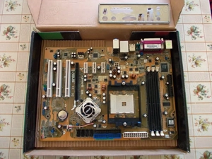 Placa de baza Asus K8N4-E SE defecta - imagine 2