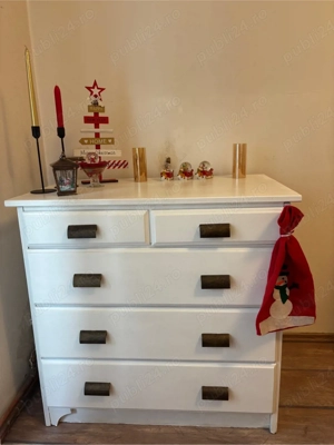 Vand comoda din lemn masiv