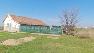 Vind casa în comuna Valcani preț 18.000  tel. 