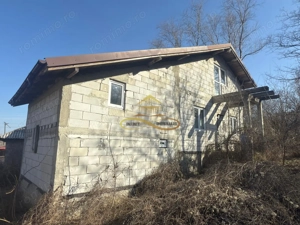 Casă P+M la roșu + teren 1.239 mp – Sărata (Bacău) – 74.900 €