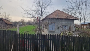 Casa batraneasca 60m.p.  caramida si teren 2185m.p. Stoicăneşti-Olt - imagine 2