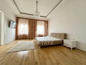 Apartament cu 3 camere, zona Semi-Centrala, Tavan Inalt - imagine 4