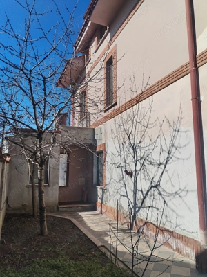 Vilă 450 mp cu 5 apartamente și intrări separate   ideal investiție - imagine 3