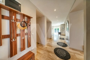 Vila cu 5 dormitoare și grădină generoasă, perfectă pentru familia ta! - imagine 17