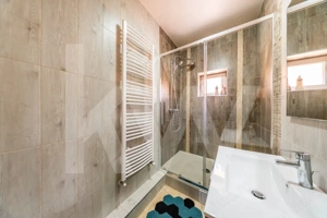 Vila cu 5 dormitoare și grădină generoasă, perfectă pentru familia ta! - imagine 20