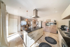 Vila cu 5 dormitoare și grădină generoasă, perfectă pentru familia ta! - imagine 13