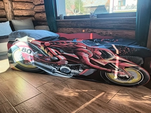 Vând pat băieți în stare bună cu saltea inclusă 