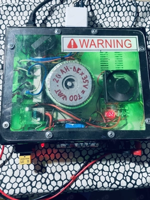 Sursă de curent reglabilă 5-35v Dc.