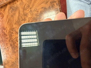 iPhone 15 Pro Max titanium, 78% baterie, prezinta urme de uzura pe exterior