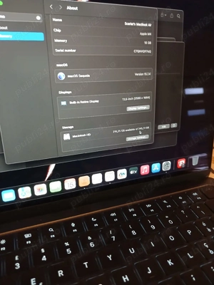 Vând laptop-ul Apple MacBook Air m4 de 13 inch,