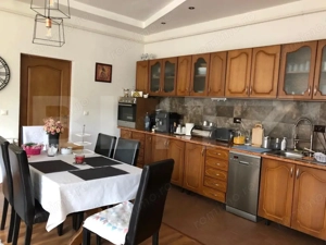 Casă de vânzare – 450 mp teren, zonă centrală și liniștită - imagine 8
