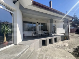 Casă de vânzare – 450 mp teren, zonă centrală și liniștită - imagine 2