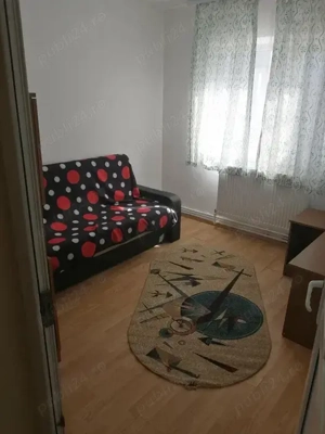 Apartament cu 2 camere, strada Aleea Zorilor  etaj 3 - imagine 2
