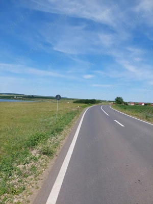 Vând teren arabil,intravilan.